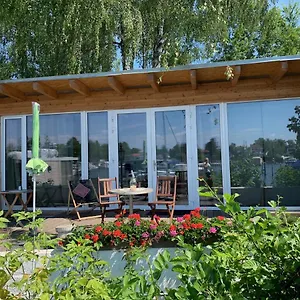 Tiny House Oder Auf Der Sunset Marina , Berlin Deutschland
